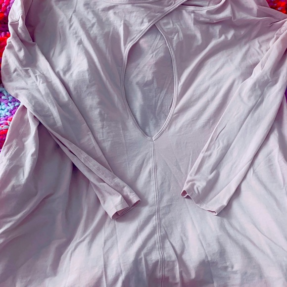 LOT OF 6 LONG & SHORT SLEEVE SIZE 12 LULULEMON TOPS BEAUTIFUL LIGHT COLORS - Picture 11 of 15